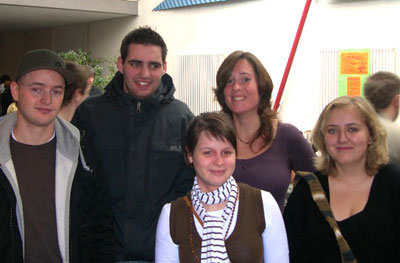 Kai Lamprecht, Christoph Pöhlmann, Sonja Lennartz, und Anna Gilner (Abiturienten aus 2004) statteten ihrer alten Schule einen Besuch ab. 