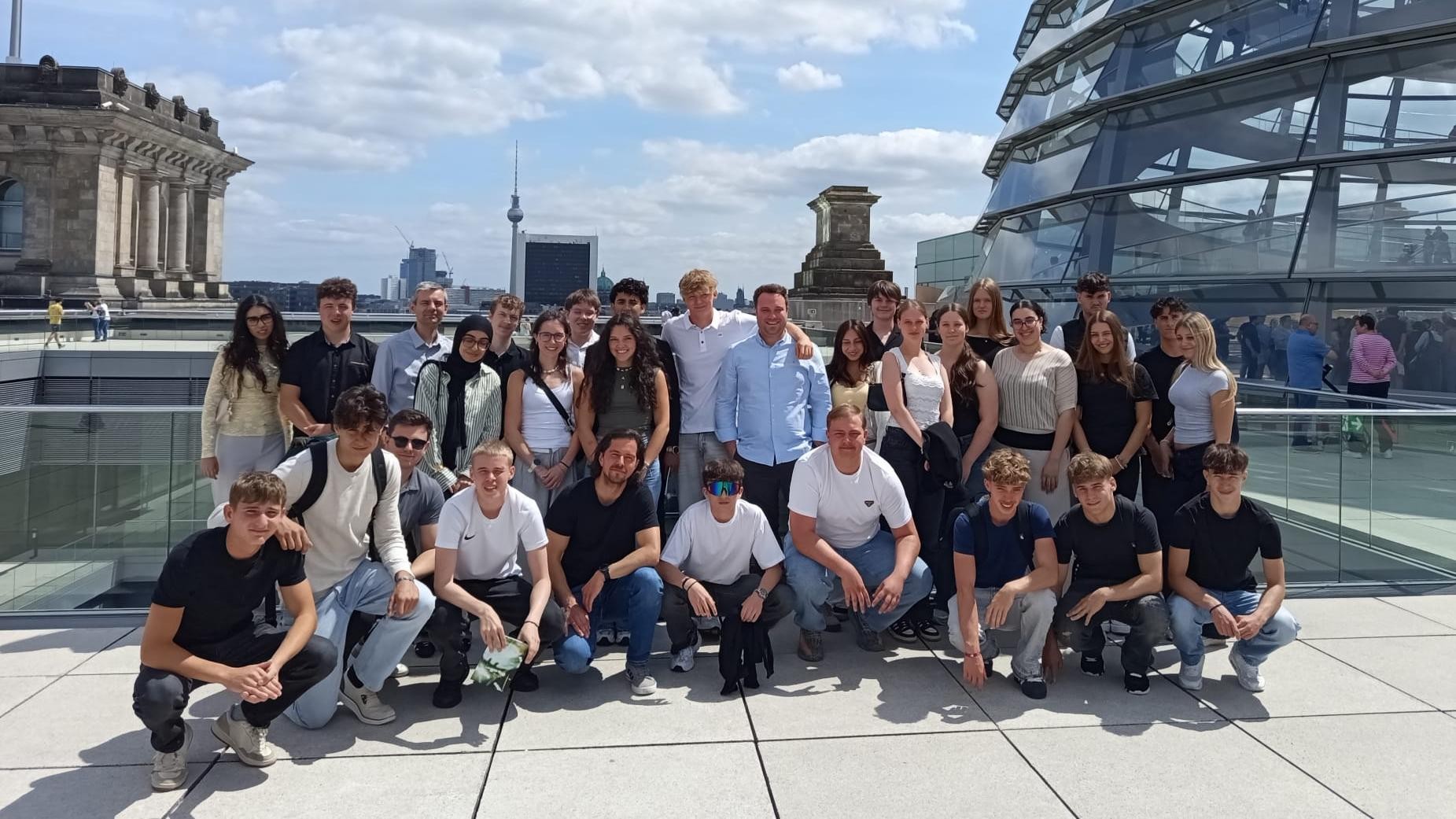 Gruppenbild mit Bundestagsabgeordnetem c Gruppenbild mit Bundestagsabgeordnetem