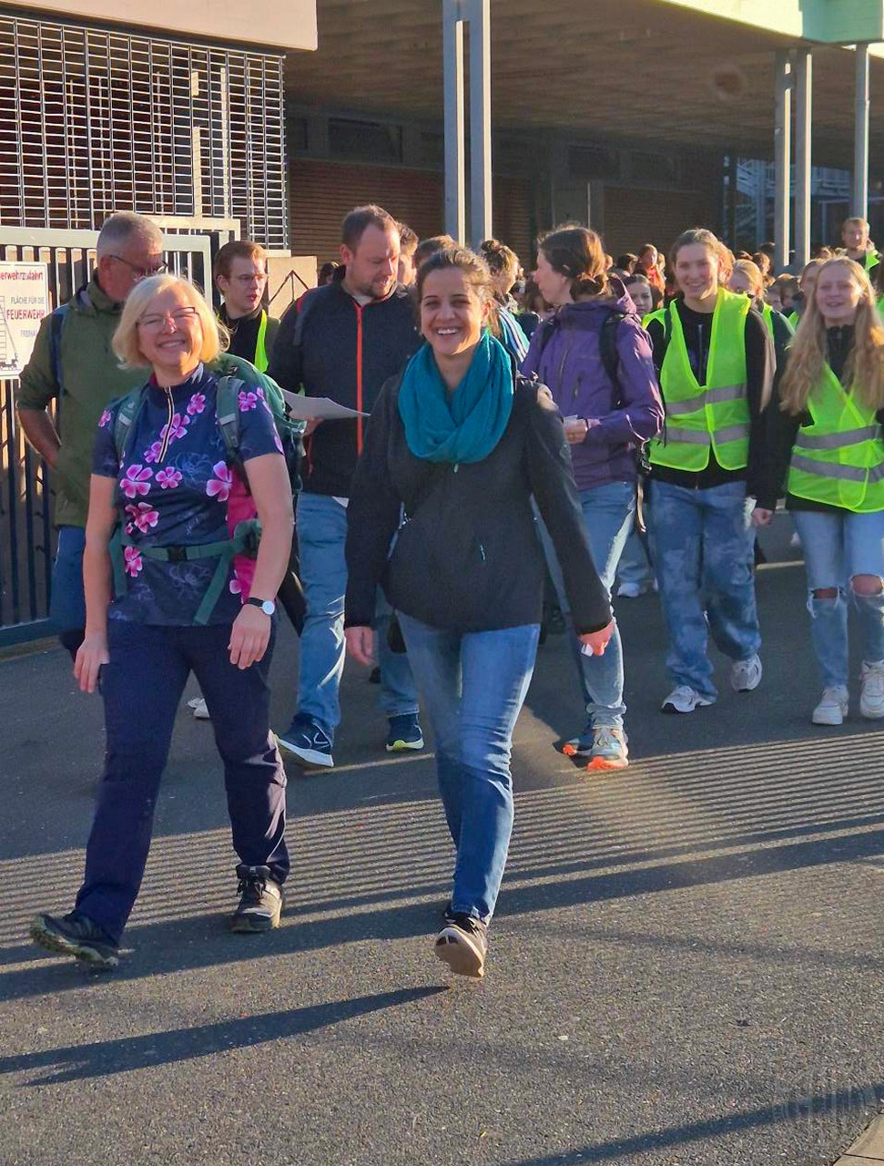 Startschuss für den 14. Sponsored Walk c Startschuss für den 14. Sponsored Walk