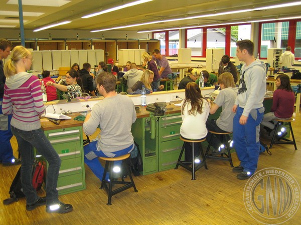 Maedchentechnikwoche 2009 Bild 02.jpg