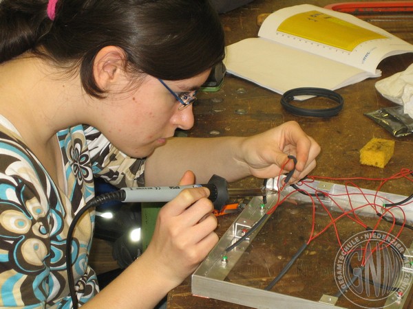 Maedchentechnikwoche 2009 Bild 04.jpg