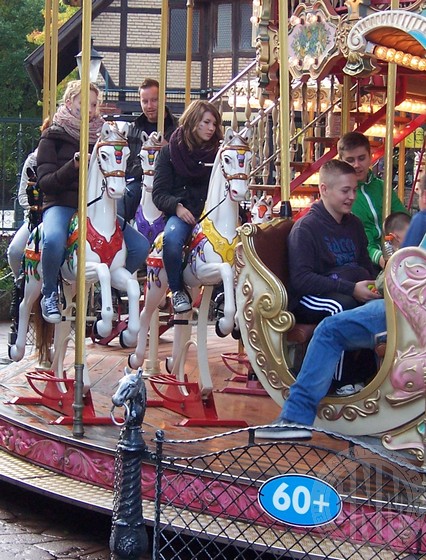 Jg 10 (2012) Klasse 10bd Heidepark Soltau 01.jpg
