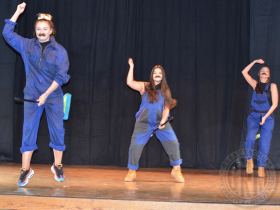Grace, Sareena und Jana beim Schnäuzerballett. 8