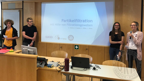 Die vier PreisträgerInnen bei der Präsentation praesentation