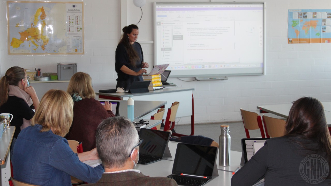 LehrerInnen auf der Schulbank