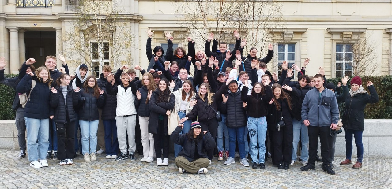 c 3. In Berlin kombinierte die Delegation der Gesamtschule Niederzier Merzenich Sport und Kultur