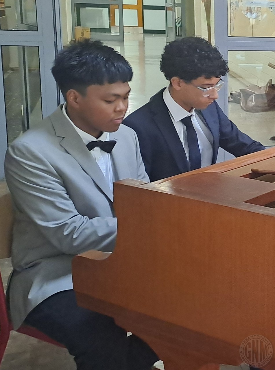 c Kevin Egca und Maher Al Daroukh am Flügel