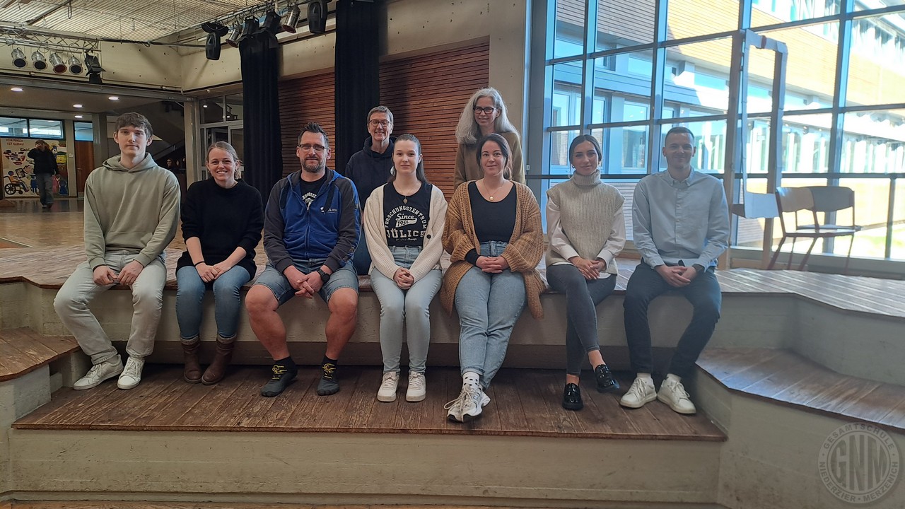 c Die Koordinatorinnen Jutta Mielke und Monika Koch mit ReferentInnen des Berufsworkshops