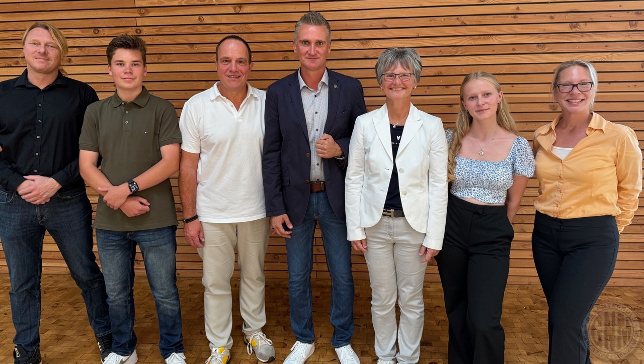 c Bei der Diskussion in Niederzier waren Johannes Komp (SPD), Frank Rombey (Parteilos) und Gabriele Schmitz Esser (CDU) zugegen.
