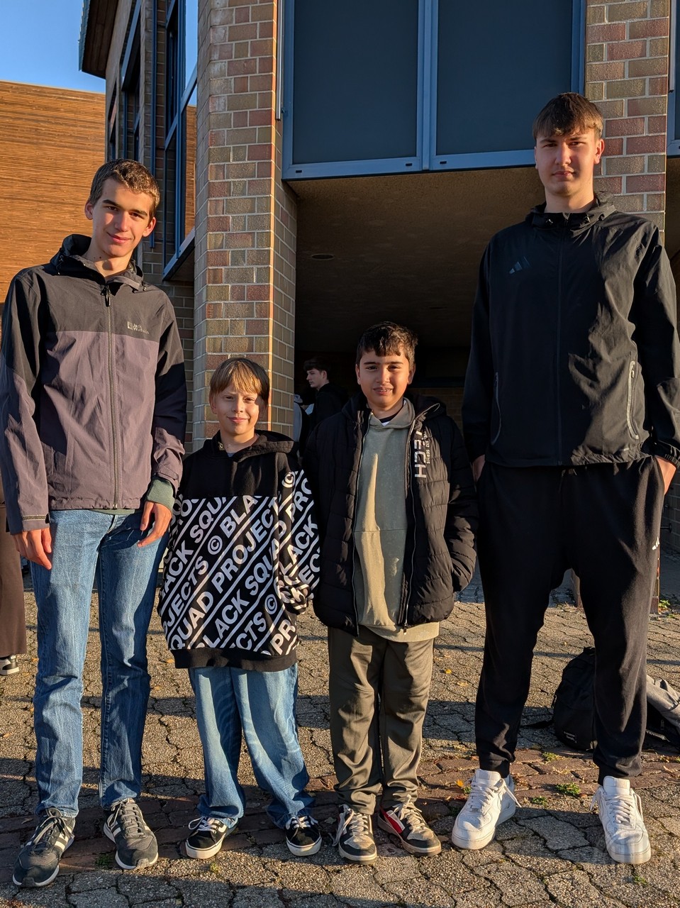 c Joschua und Jonas aus der Q1 mit Steffen und Emilio aus der 6e