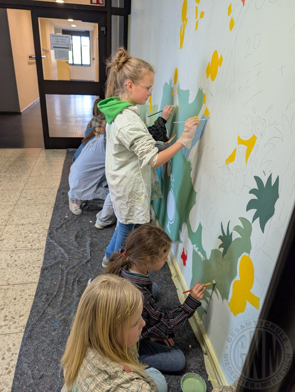 Beim Wandmalprojekt wurde die Schule verschönert c 3. Beim Wandmalprojekt wurde die Schule verschönert