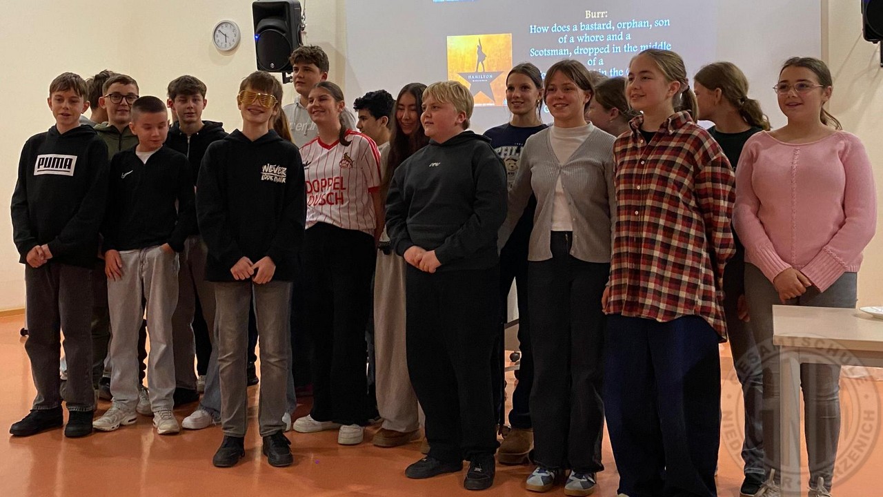 Der Kurs trug den Gästen auch ein Lied vor c Der Kurs trug den Gästen auch ein Lied vor