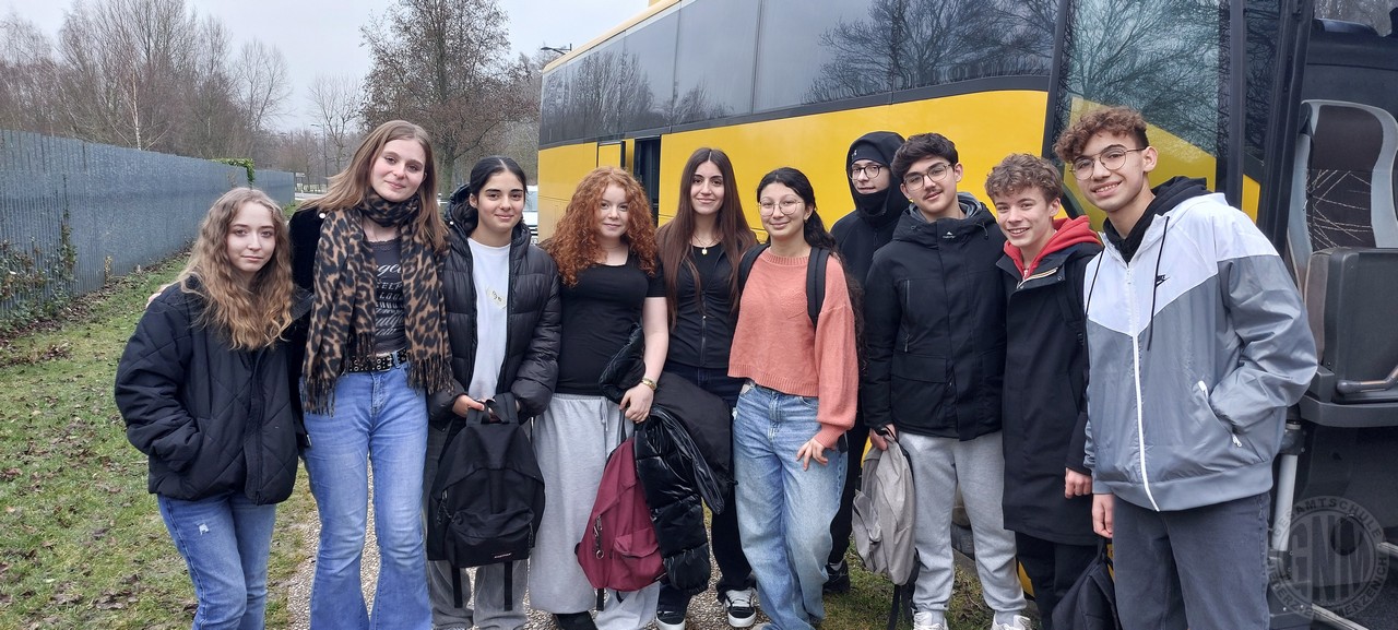 c Melisa (5.v.links) genoss den Tag in Frankreich sehr