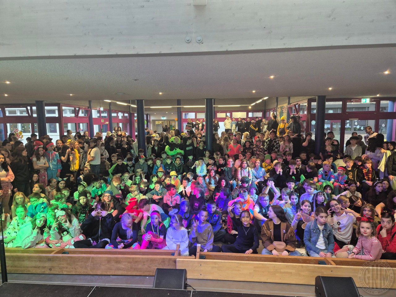 Volles Haus und erwartungsfrohe Gesichter in Merzenich c Volles Haus und erwartungsfrohe Gesichter in Merzenich