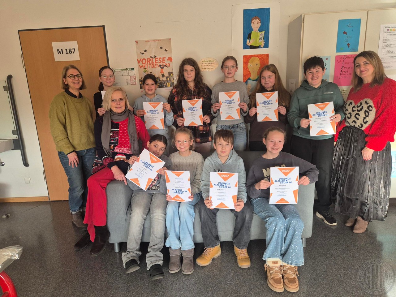 c Alle FinalteilnehmerInnen erhielten eine Urkunde