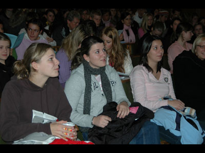 Interessiert verfolgten Anne Meinke, Annika Becker und Stefanie Moritz die Vorlesungen in Bonn