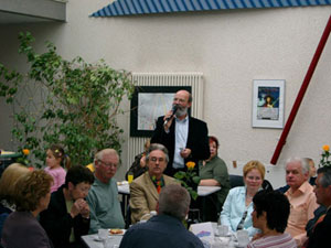 Schulleiter Hermann-Josef Gerhards begrüßte zahlreiche Gäste beim Tag der offenen Tür in Merzenich 