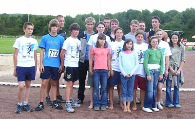 Die erfolgreichen Läuferinnen und Läufer der Gesamtschule Niederzier/Merzenich beim Hambacher Volkslauf.