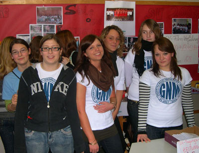 Vertreter der SV (hier Carla Balgheim, Alice Angioni, Verena Läcke, Laura Dolfen und Alexandra Neumann) stellten die Arbeit der Schülervertretung vor.