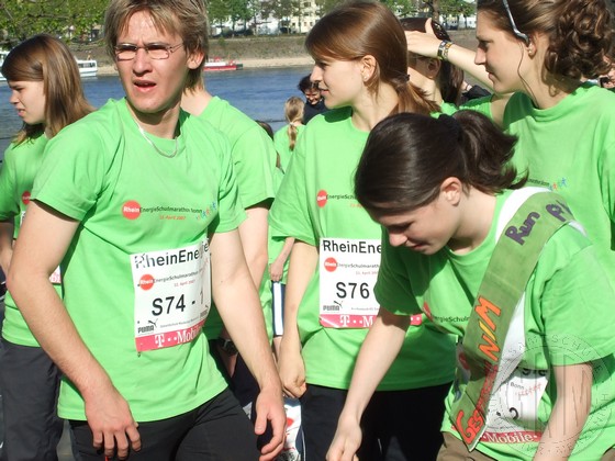 Spannung vor dem Start: Kamil Koletzko und Hannah Plutah vor dem Bonnmarathon.