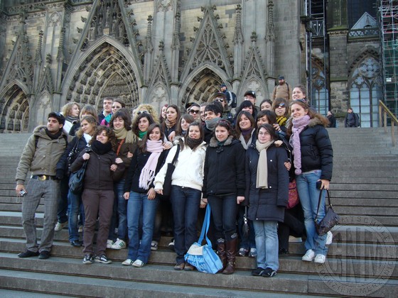 Vor dem Kölner Dom.