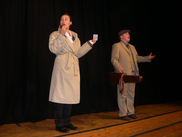 Caro Esser und Magnus Gülpen verkörperten Holmes und Watson