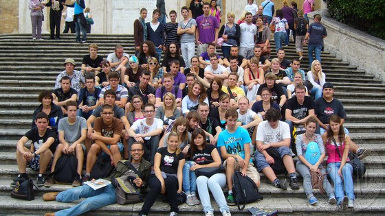 Der Jahrgang 12 auf der Spanischen Treppe in Rom.