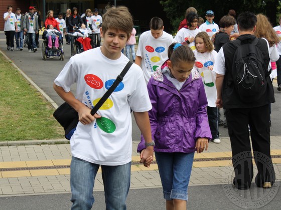 Andreas Taranucha mit einer Schülerin der Louis-Braille Schule.