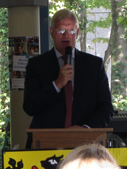 Der Landtagspräsident Eckhard Uhlenberg sprach zu  über 100 SchülerInnen unserer Gesamtschule.