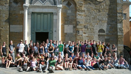 Der Jahrgang vor dem Dom in Volterra.