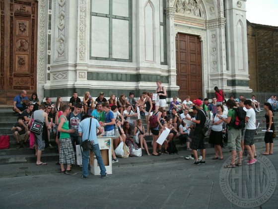 Junge Touristen beleben auch den italienischen Einzelhandel.