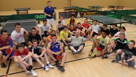 Die Teilnehmer des ersten SV-Tischtennisturniers an der Gesamtschule Niederzier/Merzenich