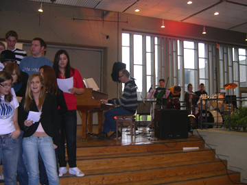 Standing Ovations gab es für den Schüler-Lehrer-Chor.